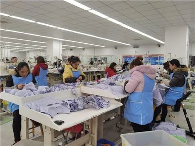 訂單激增，梁平服飾企業(yè)開足馬力忙生產(chǎn)